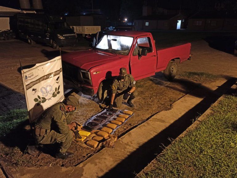 En Salta decomisan más de 16 kilos de drogas en una camioneta