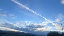 Línea de nubes en el cielo.
