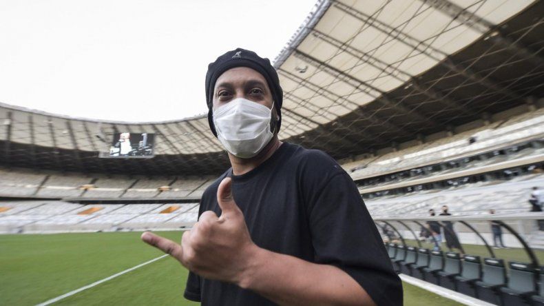 Ronaldinho vive un momento trágico tras la muerte de su mamá. /Fuente: Télam