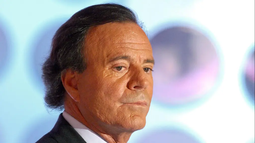 Julio Iglesias.