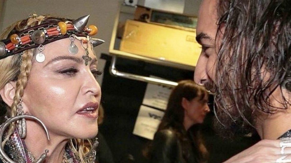 La cantante Madonna bendijo a Maluma en los premios MTV