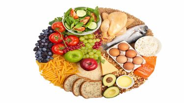 Expertos indican que lo que importa realmente es regular la frecuencia y el tamaño de las porciones consumidas.