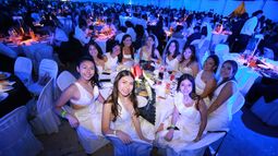 Mirá las mejores fotos de la Cena Blanca 2025: estudiantes disfrutan de su gran noche