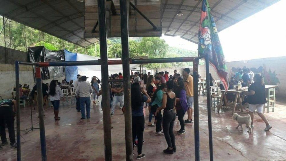 Desmantelan una fiesta clandestina con 150 personas