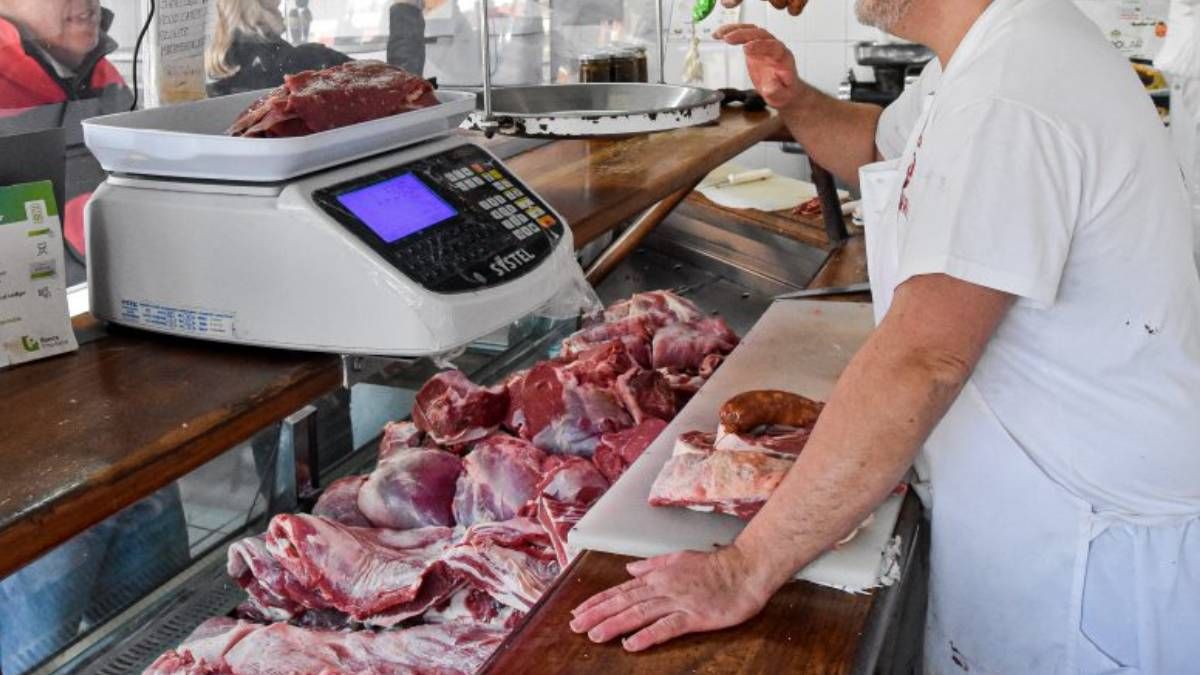 Se distrajo y le robaron medio millón de pesos de recaudación de una carnicería