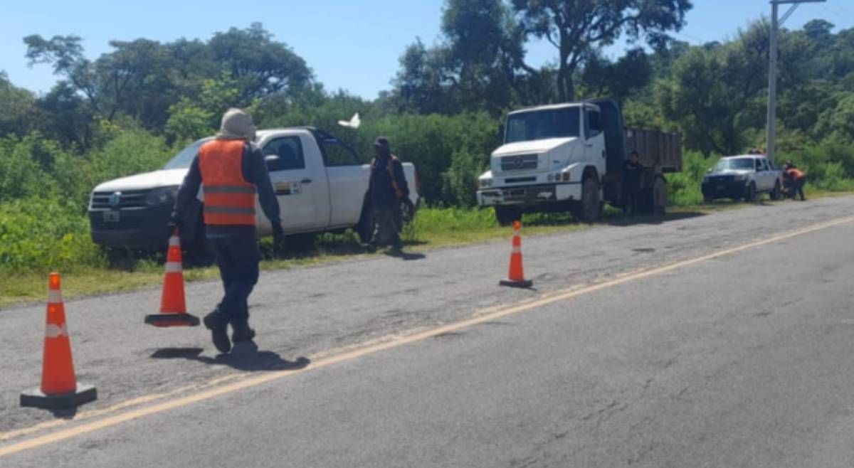 tareas de bacheo: piden circular con precaucion por ruta 62 camino a los diques