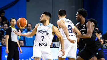 La Selección argentina de básquet se recuperó de la derrota sufrida en la jornada anterior y en la noche del lunes superó a Bahamas por 95 a 77.