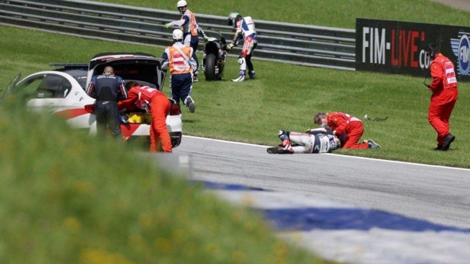 Milagro en el Moto GP: Rossi y Viñales esquivan las motos