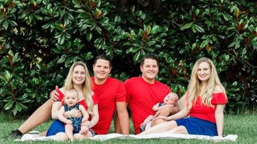 Brittany y Briana son gemelas idénticas que se casaron con otros gemelos idénticos, Josh y Jeremy Salyers y tuvieron hijos al mismo tiempo.
