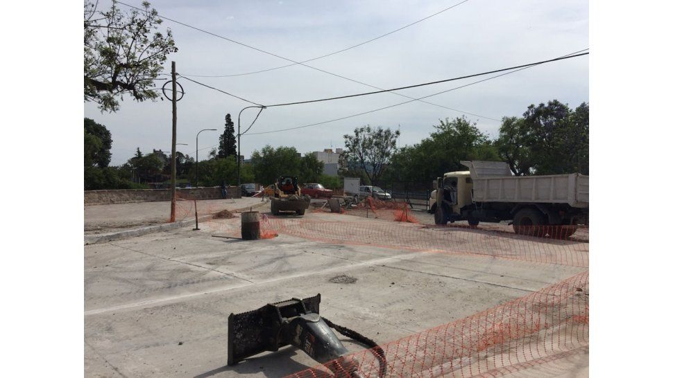 El corte en la avenida Hipólito Yrigoyen seguirá por lo menos una semana más