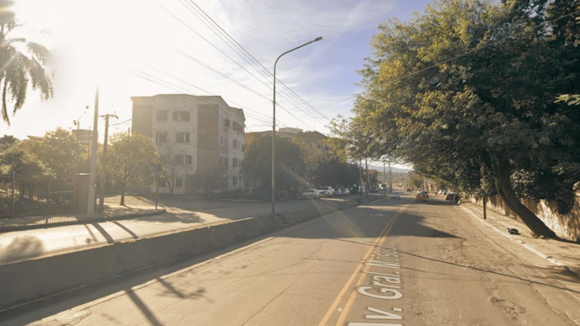 Transito restringido en una avenida de la capital.