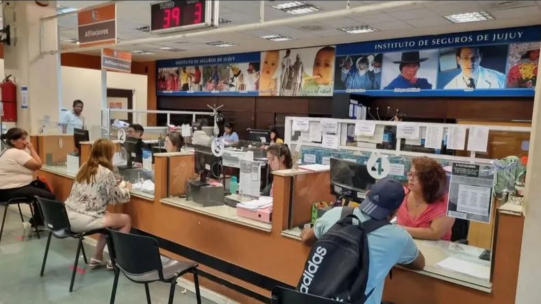 Se detallan los requisitos para la renovación anual de cobertura médica del ISJ de hijos mayores de 21 años que estudian y para adherentes voluntarios en Jujuy.