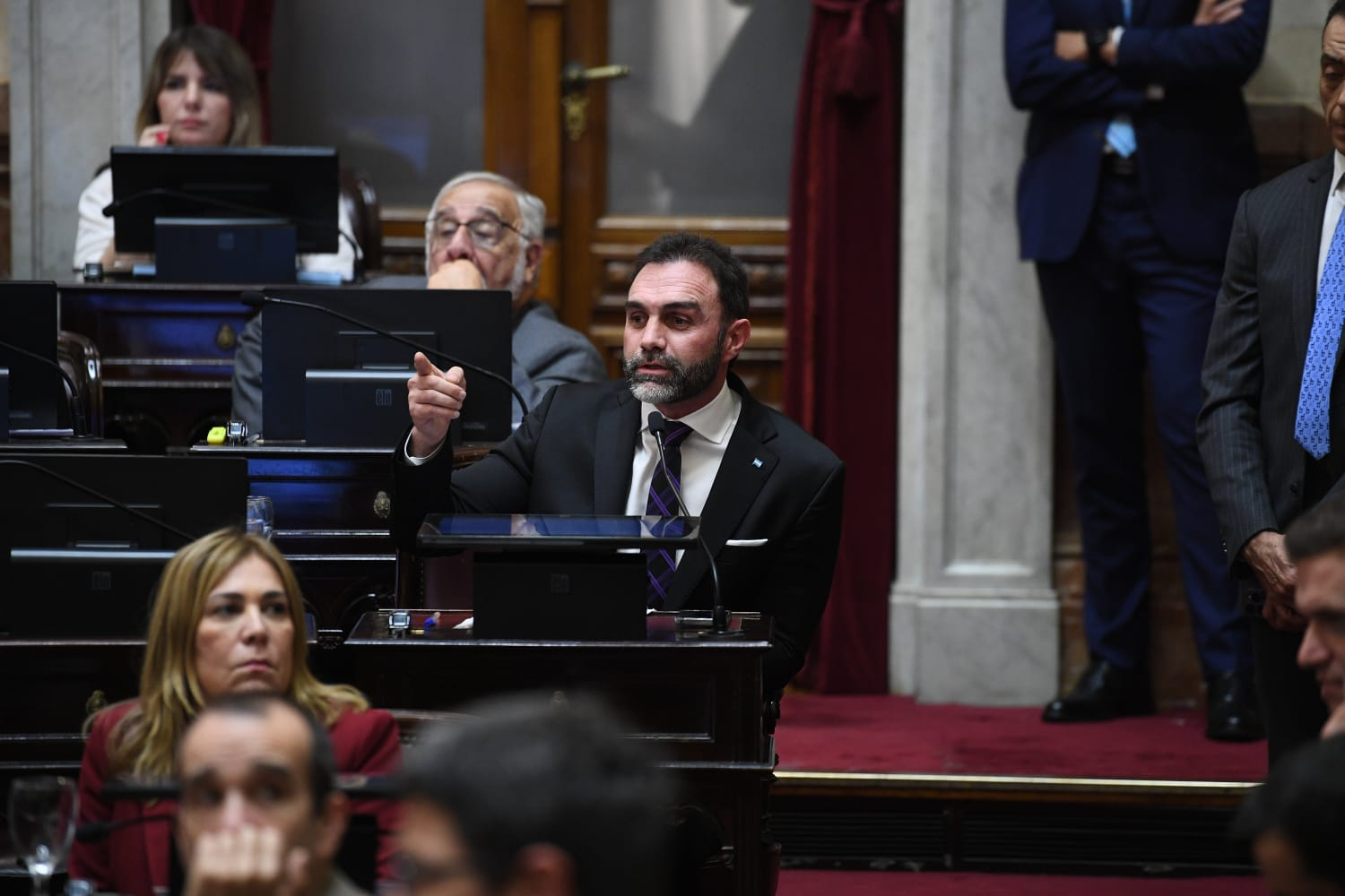 Ezequiel Atauche es el presidente del bloque de La Libertad Avanza en el Senado.