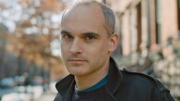 Hernán Díaz ganó el Premio Pulitzer de Ficción por su novela Fortuna.