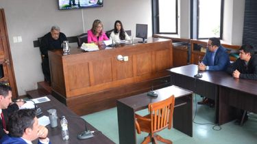 El Tribunal Criminal Nº 3, por unanimidad, condenó a Mauro Luciano Aredes a la pena de cinco años de prisión por ser autor material y responsable del delito de “Homicidio culposo agravado”, ilícito que tuvo como víctima fatal a Rubén “Pocho” Oviedo en abril de 2019.
