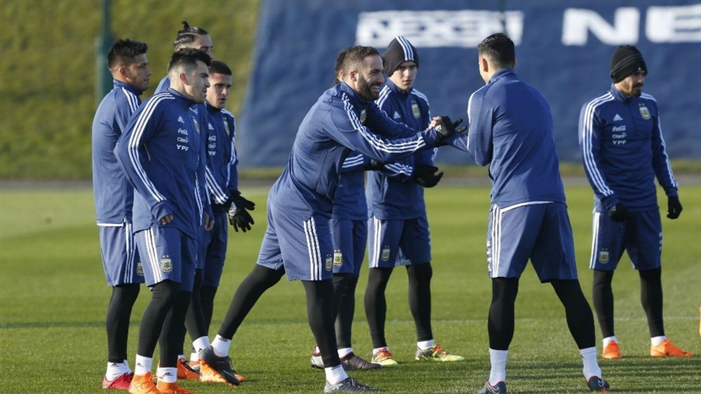 La Selección Argentina se entrenó por primera vez en Inglaterra