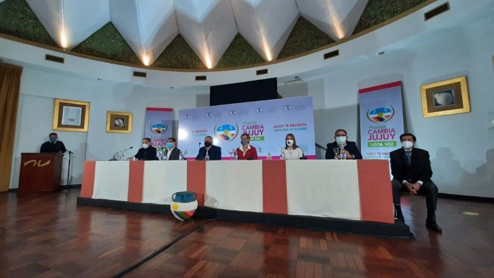 Los candidatos del Frente Cambia Jujuy junto al gobernador, Gerardo Morales.