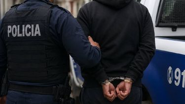 Violencia de género: prisión preventiva para un hombre acusado de privar de la libertad a su expareja (Foto generada con IA)