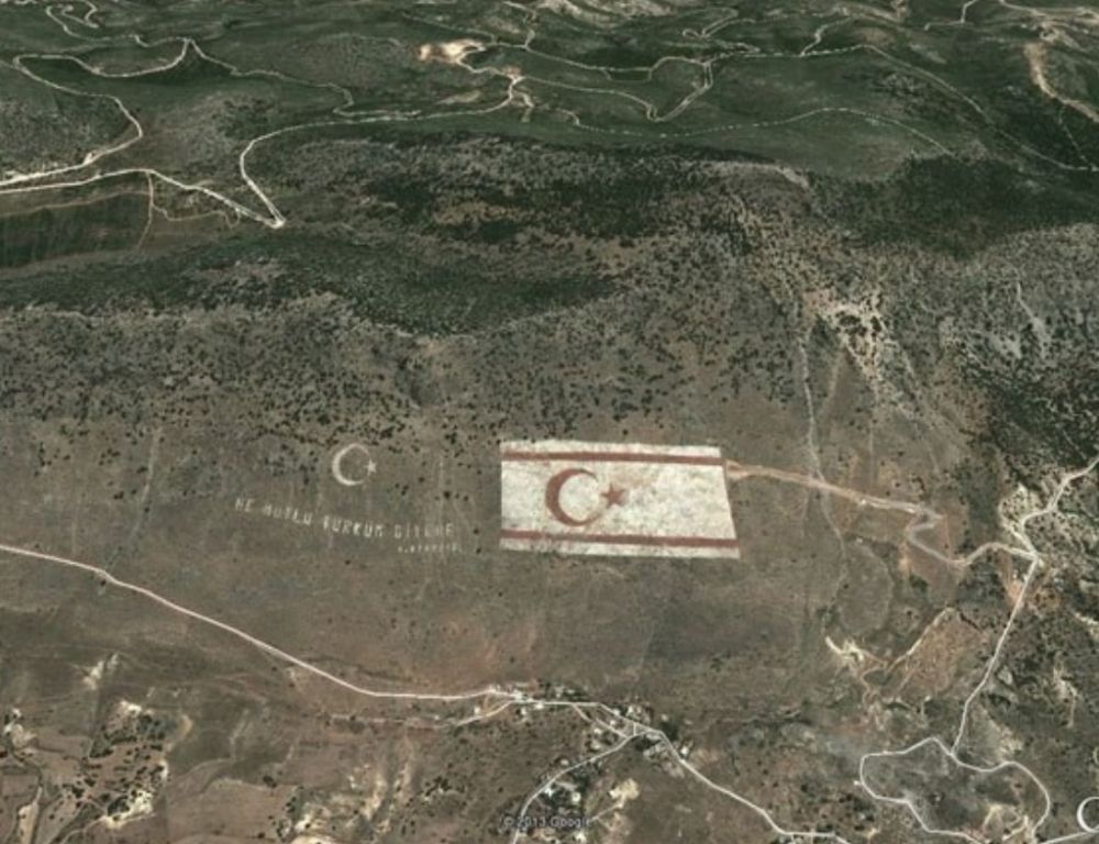 Bandera al norte de Chipre