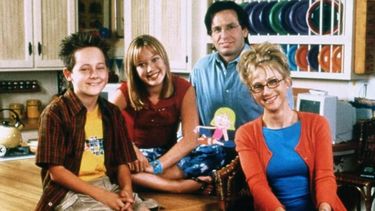 Hilary Duff despidió con un emotivo mensaje al actor de Lizzie McGuire. Hilary Duff despidió con un emotivo mensaje al actor de Lizzie McGuire.