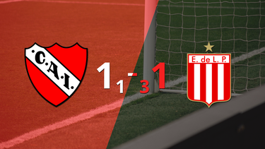 Con una victoria por penales, Estudiantes se impusó frente a Independiente y clasificó