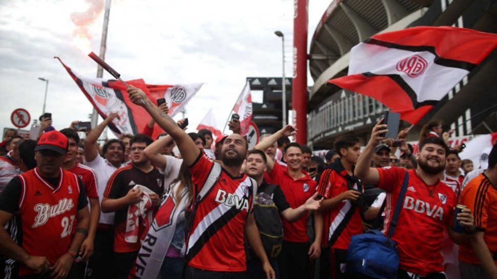 Hincha de River ofrece su entrada para la Superfinal a cambio de un puesto de trabajo