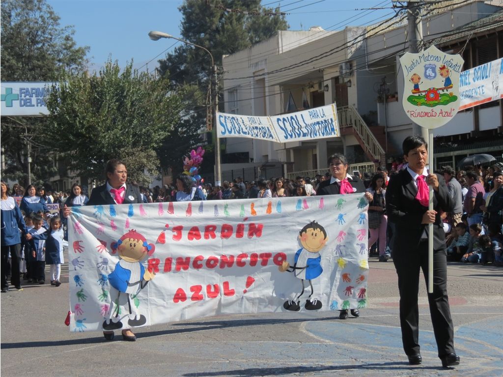 Desfile por Av. Córdoba