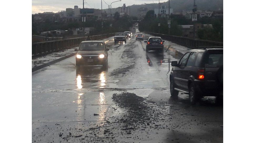 Puente en la mañana