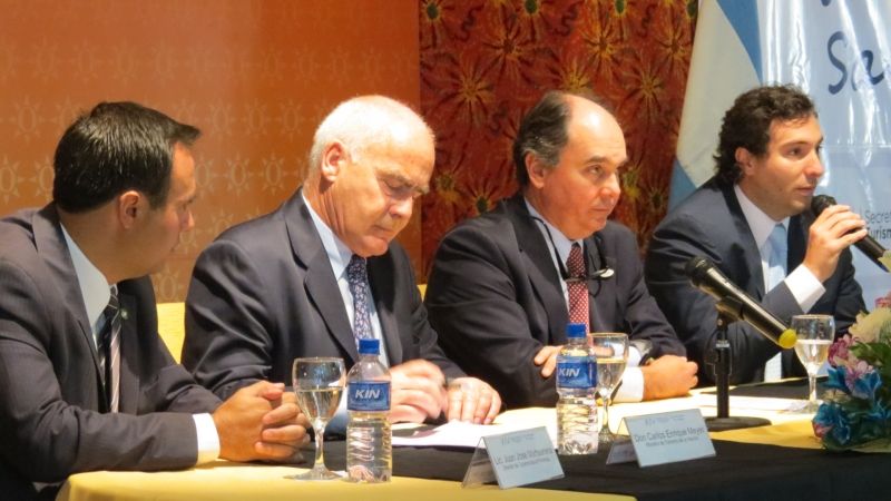 Meyer y autoridades