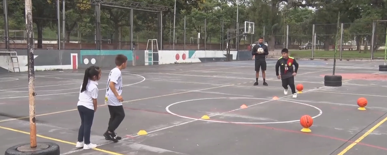 Finalizadas las Colonias de Vacaciones municipales, la ciudad arranca febrero con una nueva propuesta deportiva para niños y niñas en el Parque San Martín.