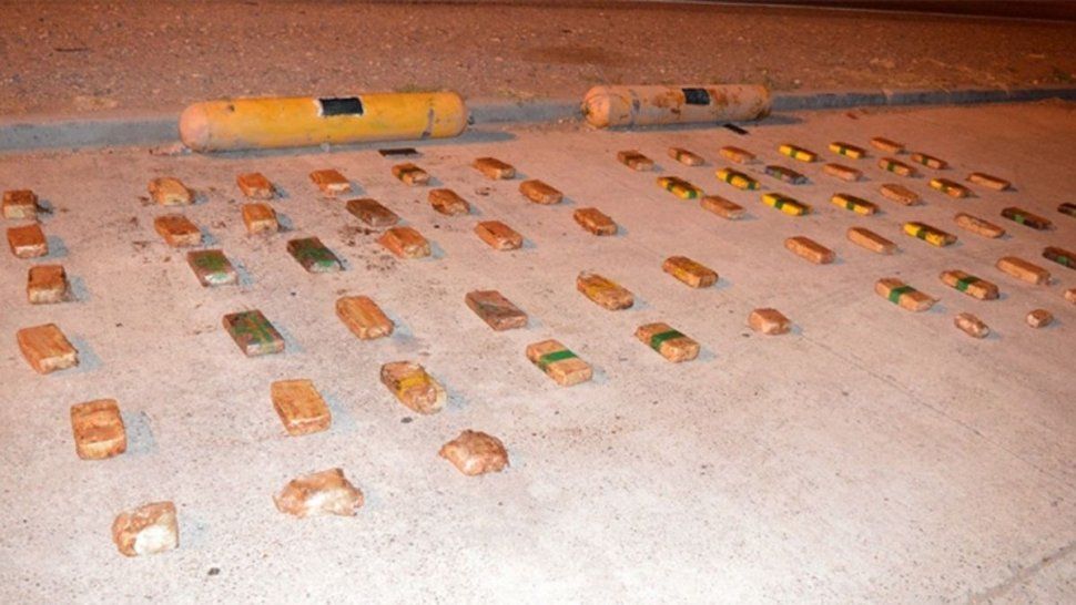 Detienen a cuatro miembros de una banda que trasladaban 64 kilos de cocaína