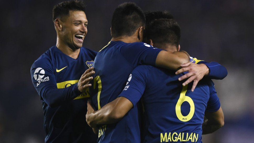 Boca, con Tevez en el banco, recibe a Libertad buscando la victoria