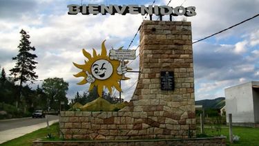 El pueblo desconocido que se encuentra en el medio de la montaña. El pueblo desconocido que se encuentra en el medio de la montaña.