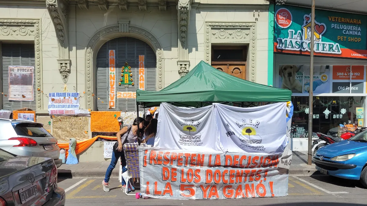 Intentaron entrar a la fuerza a la sede de ADEP