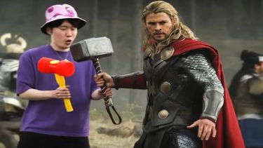 El influencer japonés que se mete en películas icónicas. El influencer japonés que se mete en películas icónicas.