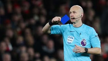 Se descarta la posibilidad de que se aplique la tarjeta azul en la Champions League o en la Eurocopa de esta temporada.