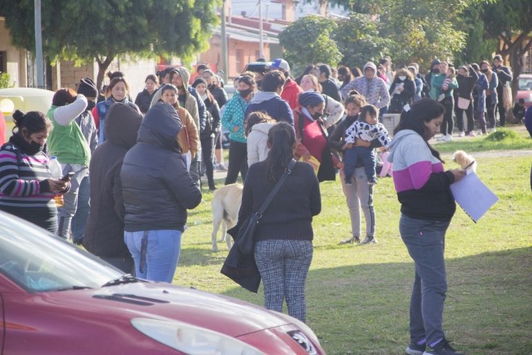 Vecinos del barrio Las Tipas de Palpalá presentaron la documentación para la escritura. 