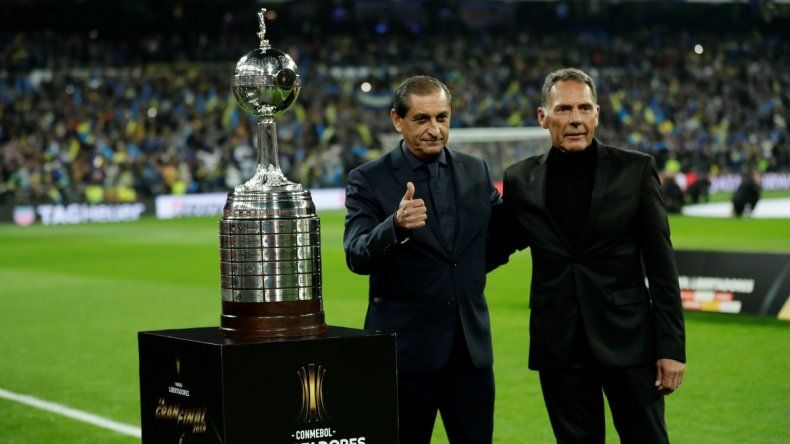 Los encargados de llevar la copa hasta el estadio