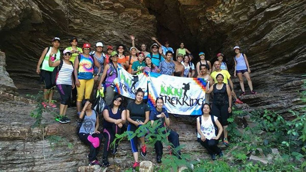 Hicieron trekking a la Cueva de los Leones y aprovecharon para limpiar el  lugar