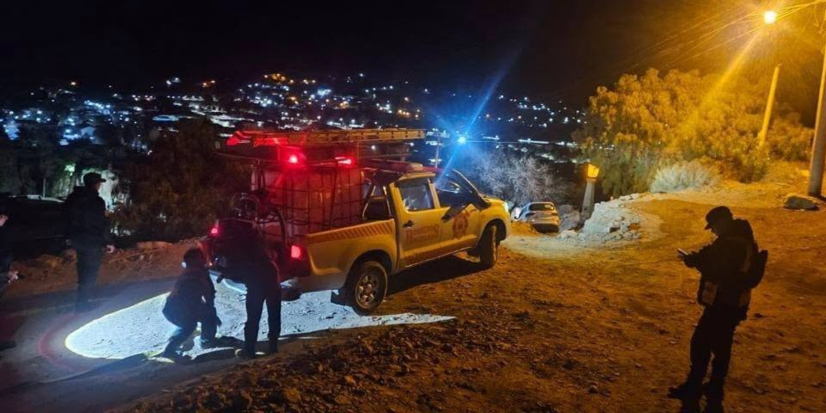Tilcara: un auto estuvo punto de caer por una zona de escaleras