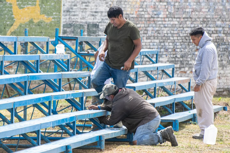 Tribunas tubulares en Talleres de Perico.