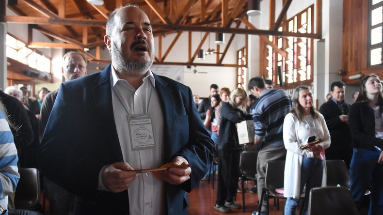 El pastor Leonardo Schindler firmó el comunicado por las elecciones 2023.