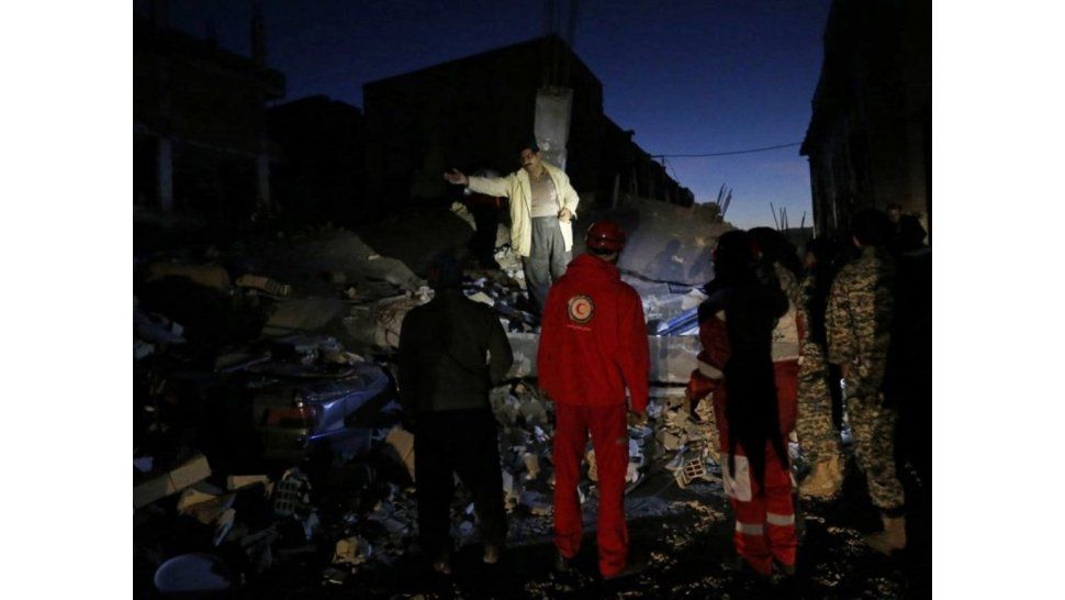 Más de 300 muertos tras un terremoto de 7,1 grados en Irán