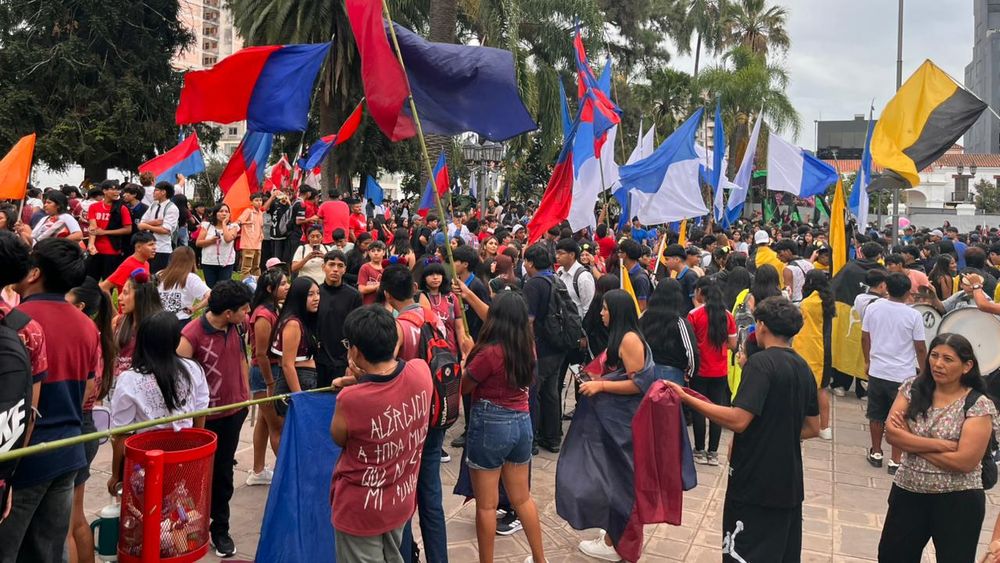 Banderazo de la promo 2026: color, bombos y festejo en Plaza Belgrano Banderazo de la promo 2026: color, bombos y festejo en Plaza Belgrano
