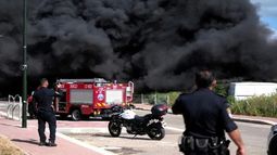Israel bombardea el sur del Líbano tras un ataque con 34 cohetes, el mayor desde 2006.