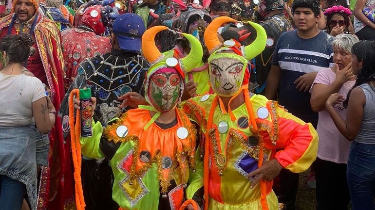 Carnaval de Los Tekis: se realizó el tradicional desentierro