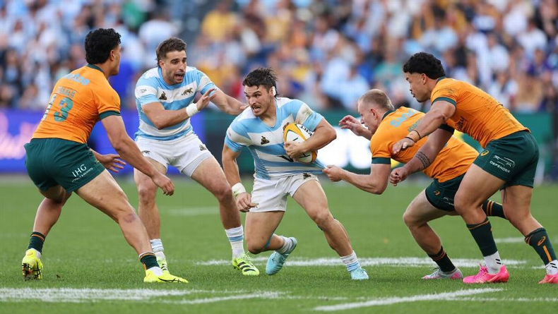 Los Pumas  - Mateo Carreras con la ovalada en su poder ante Australia en Sídney. Getty