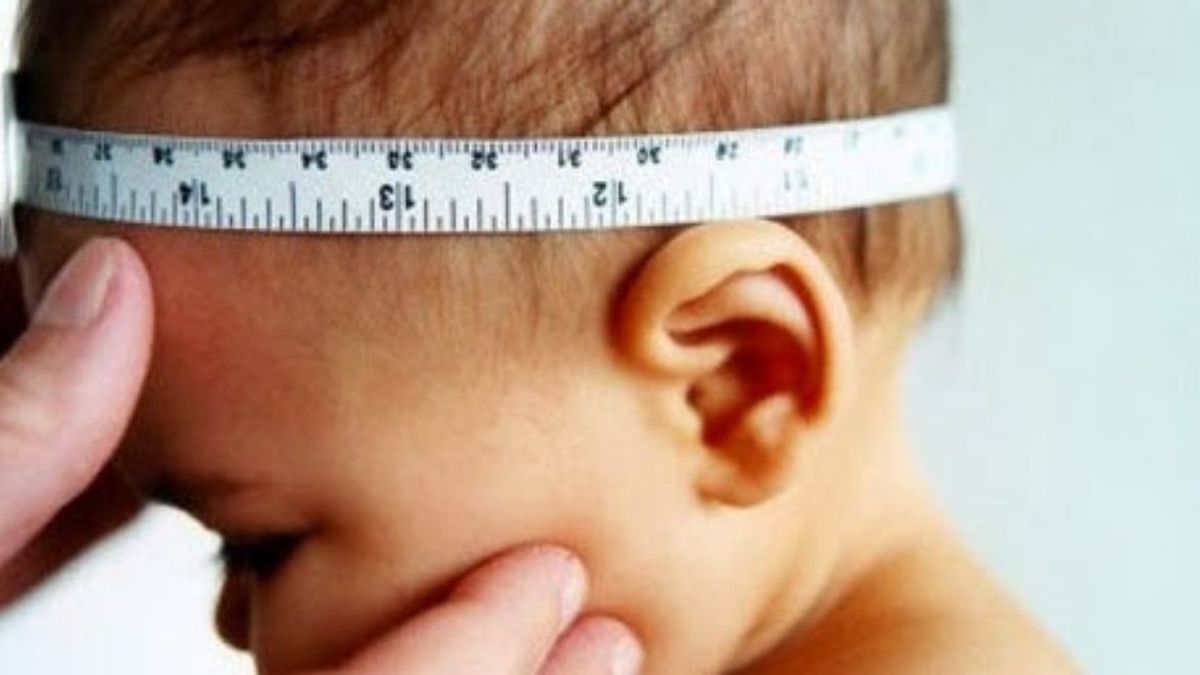Окружность головы и грудной. Измерение окружности головы у детей. Измерение окружности головы грудного ребенка. Измерение окружности грудной клетки у детей. Обхват головы новорожденного.