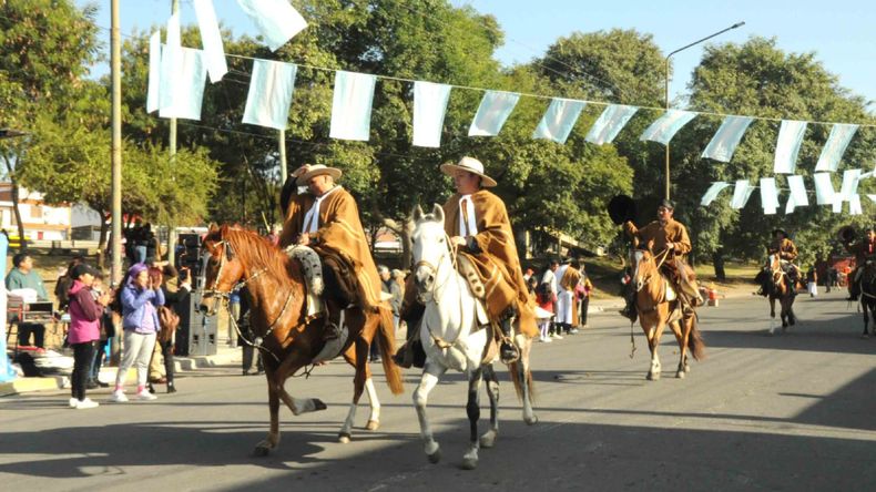 Desfile en homenaje al General Manuel Eduardo Arias