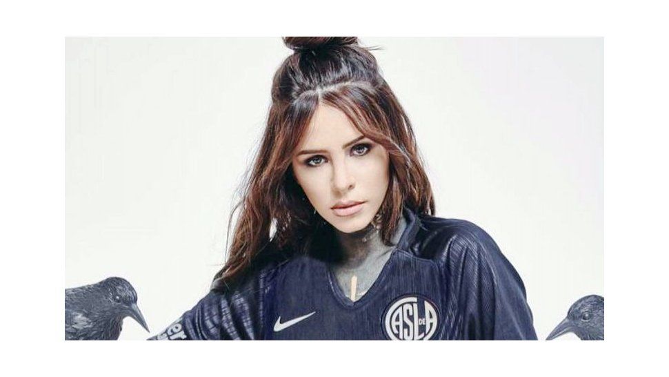 Piel de cuerva: Candelaria Tinelli mostró dónde se tatuó el escudo de San Lorenzo